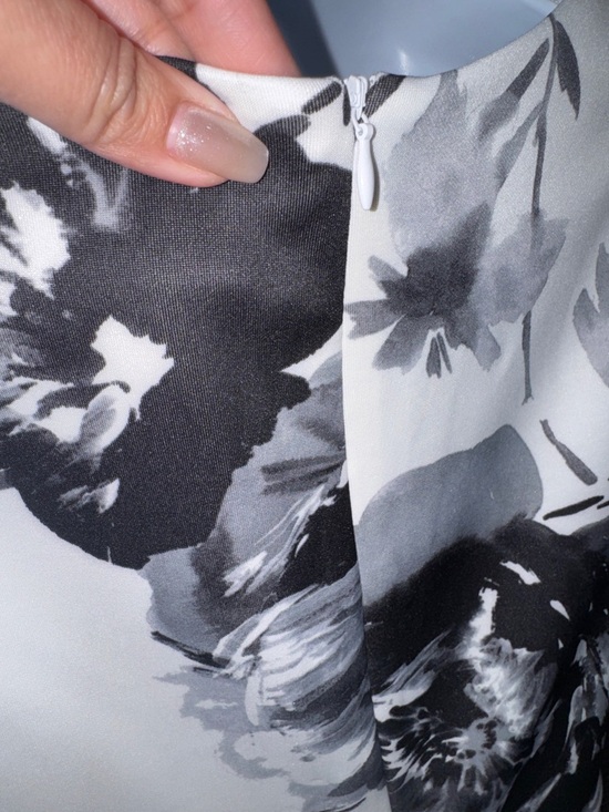 Stella & Julie- NWT Black & White Floral Sheath Dress Size 6 - Picture 12 of 14